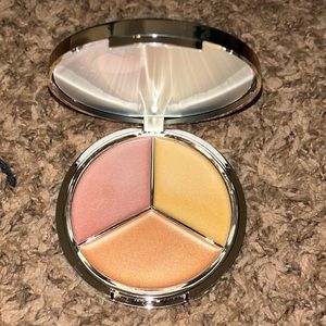 🌸 Iconic London Dewy Glow Highlight Illuminator Dewy Glow